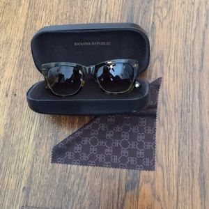 Banana Republic Women’s Sunglasses